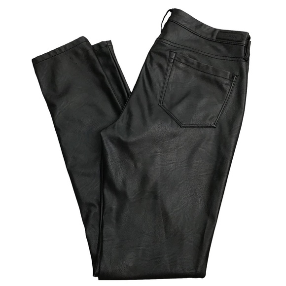 BLANK NYC - Vegan Leather Skinny in Blacked Out - 30 - Picture 4 of 16